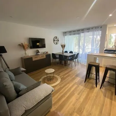 F3 400 M De La Apartment *